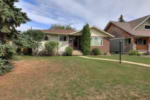 15706-89A-Avenue-NW-Edmonton-large-001-47-Front-of-House-1500x1000-72dpi
