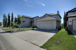 1981-Garnett-Way-NW-Edmonton-large-001-38-Front-of-House-1500x1000-72dpi