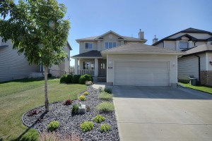 1981-Garnett-Way-NW-Edmonton-large-002-40-Front-of-House-1500x1000-72dpi
